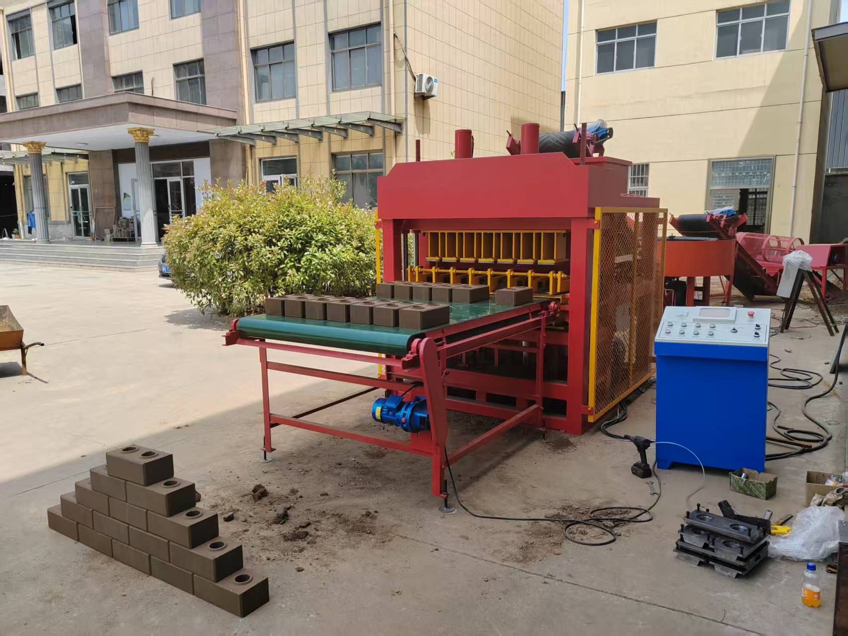 AL7-10 Ziegelmaschine