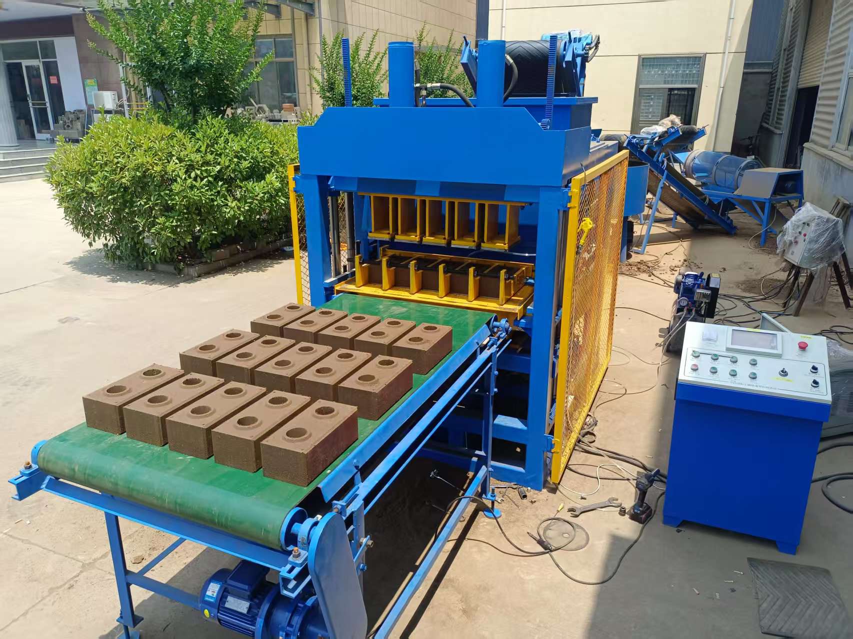 AL5-10 Ziegelmaschine